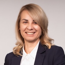 Angelika Hauptmann, Prokuristin